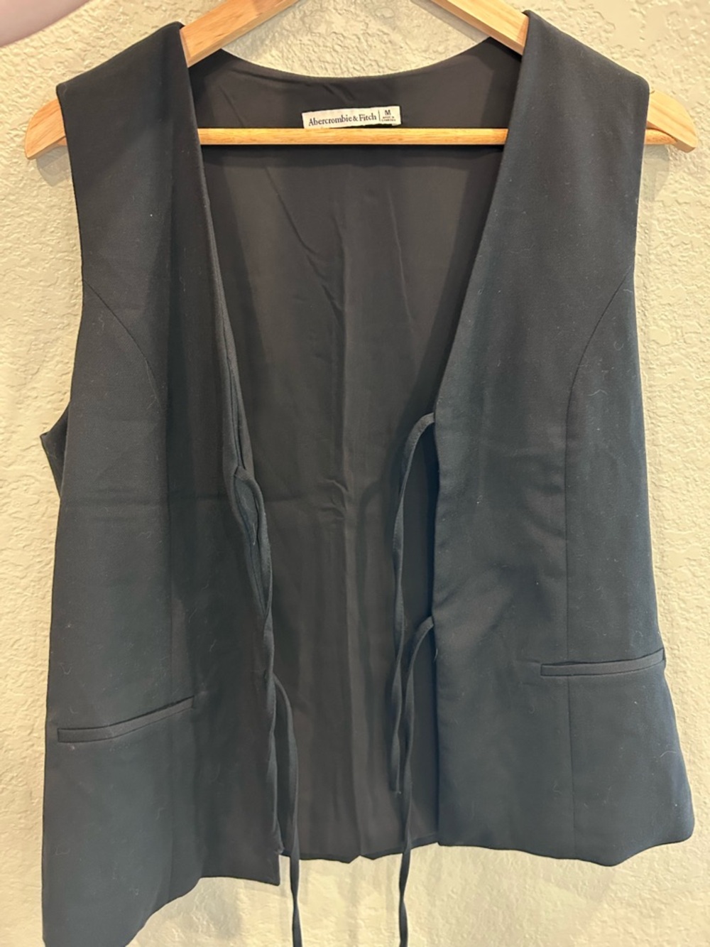 Women’s Abercrombie and Fitch Tie Vest Size Medium